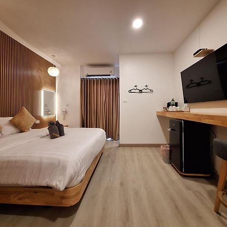 Koh Larn White House Hotell Exteriör bild