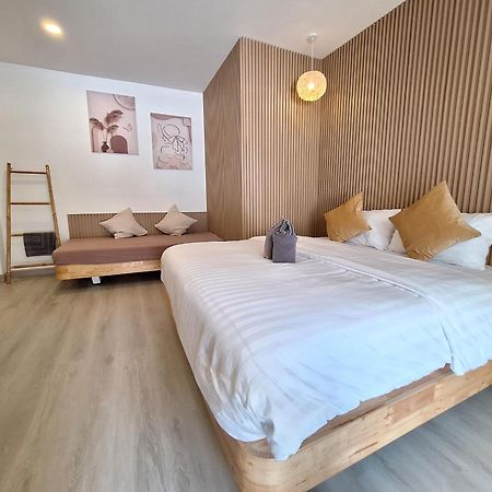 Koh Larn White House Hotell Exteriör bild