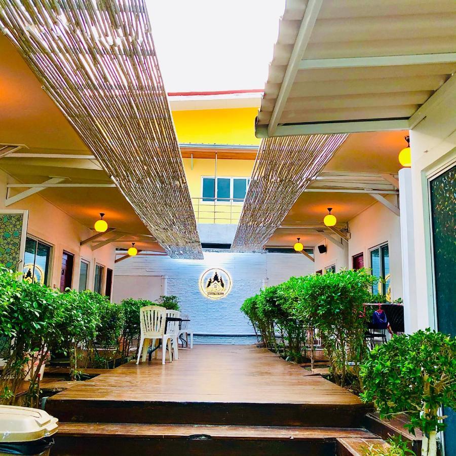 Koh Larn White House Hotell Exteriör bild
