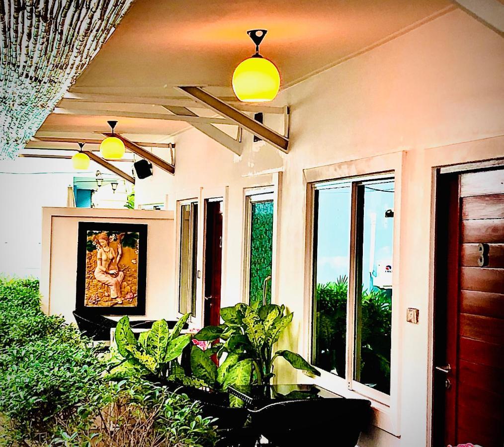 Koh Larn White House Hotell Exteriör bild