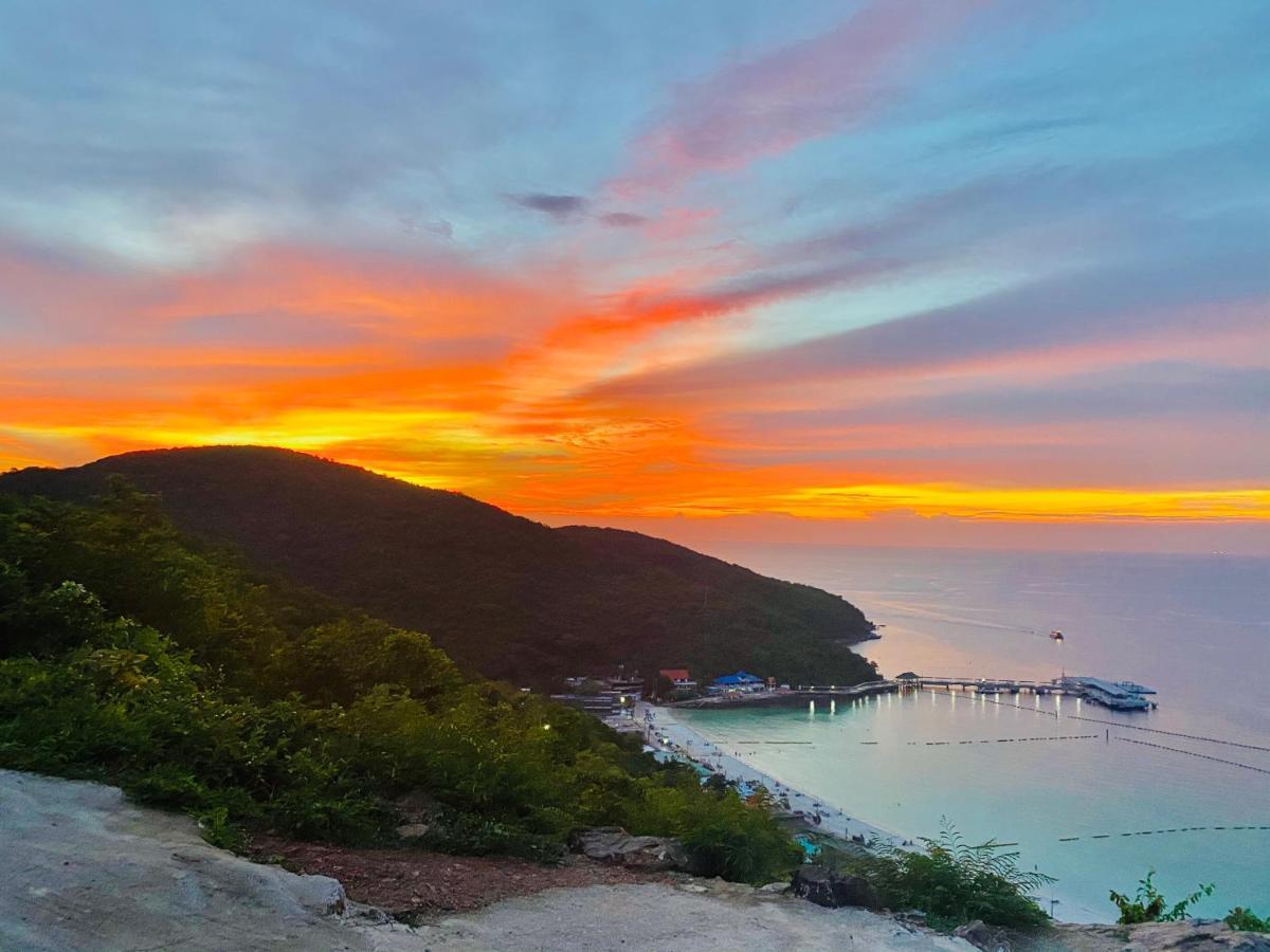 Koh Larn White House Hotell Exteriör bild