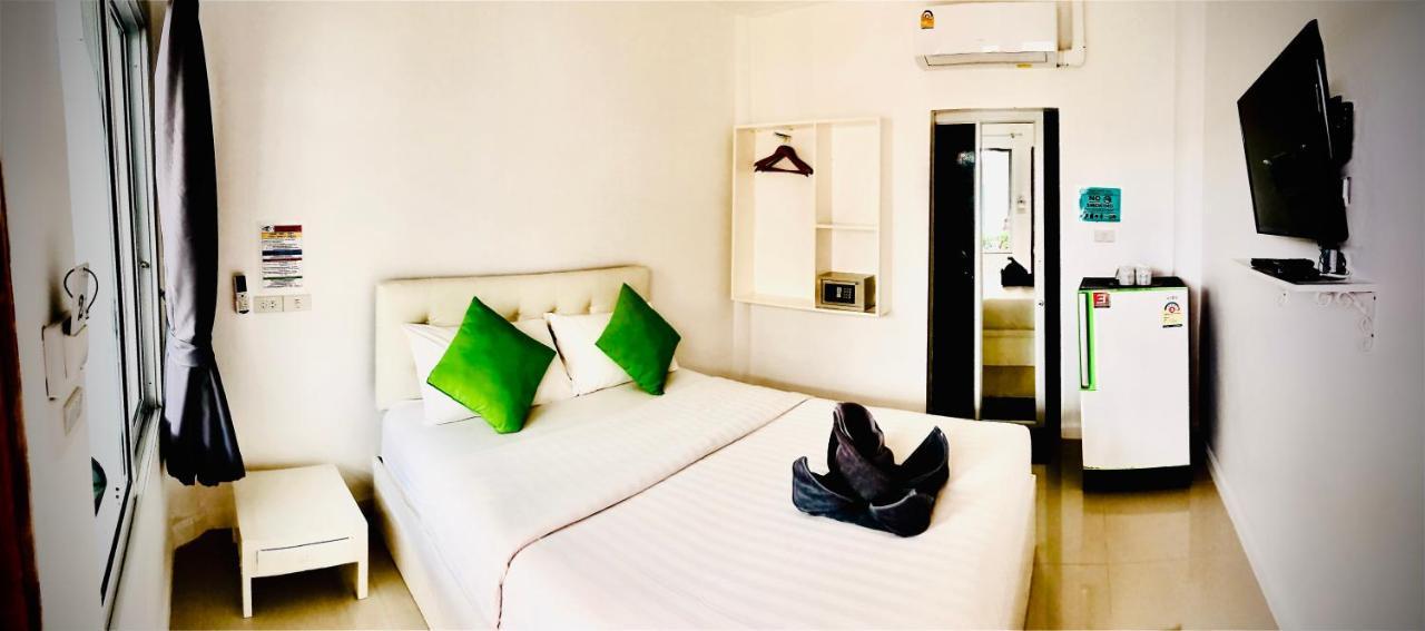 Koh Larn White House Hotell Exteriör bild