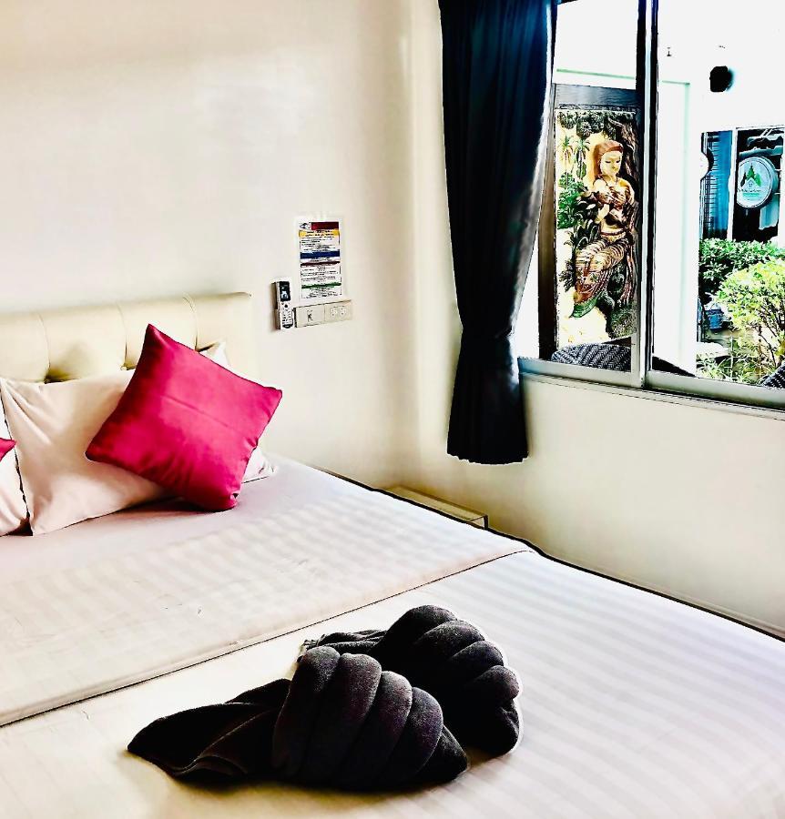 Koh Larn White House Hotell Exteriör bild