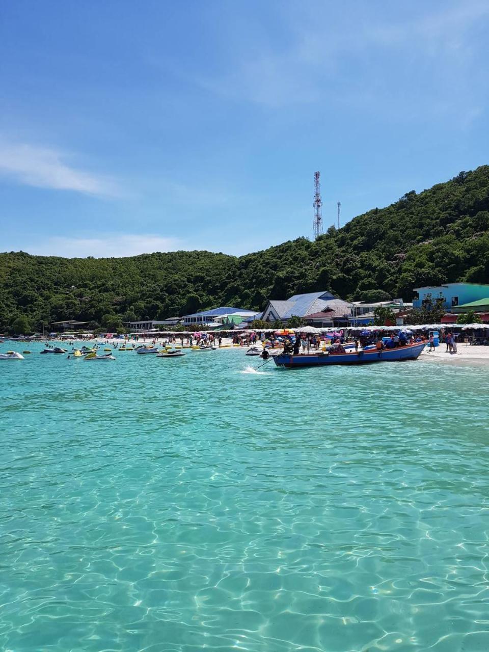 Koh Larn White House Hotell Exteriör bild